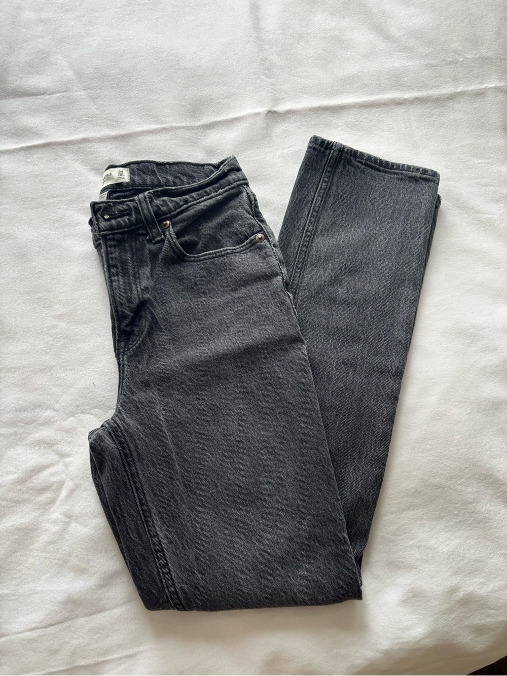Abercrombie & Fitch Women’s mid-Rise Straight Jeans in Washed Black